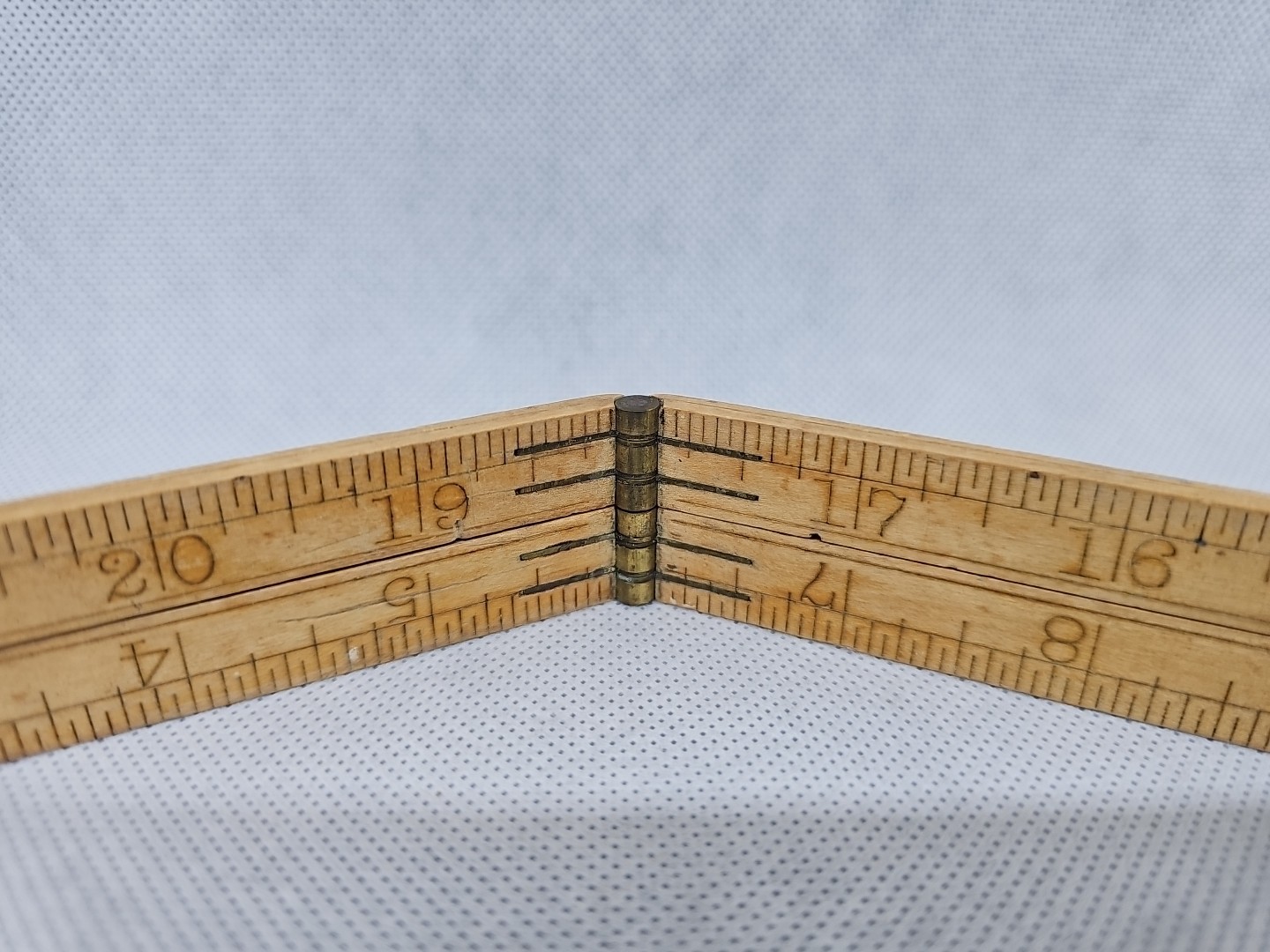 Vintage 24″ STANLEY No. 61 Boxwood Carpenters’ Folding Rule