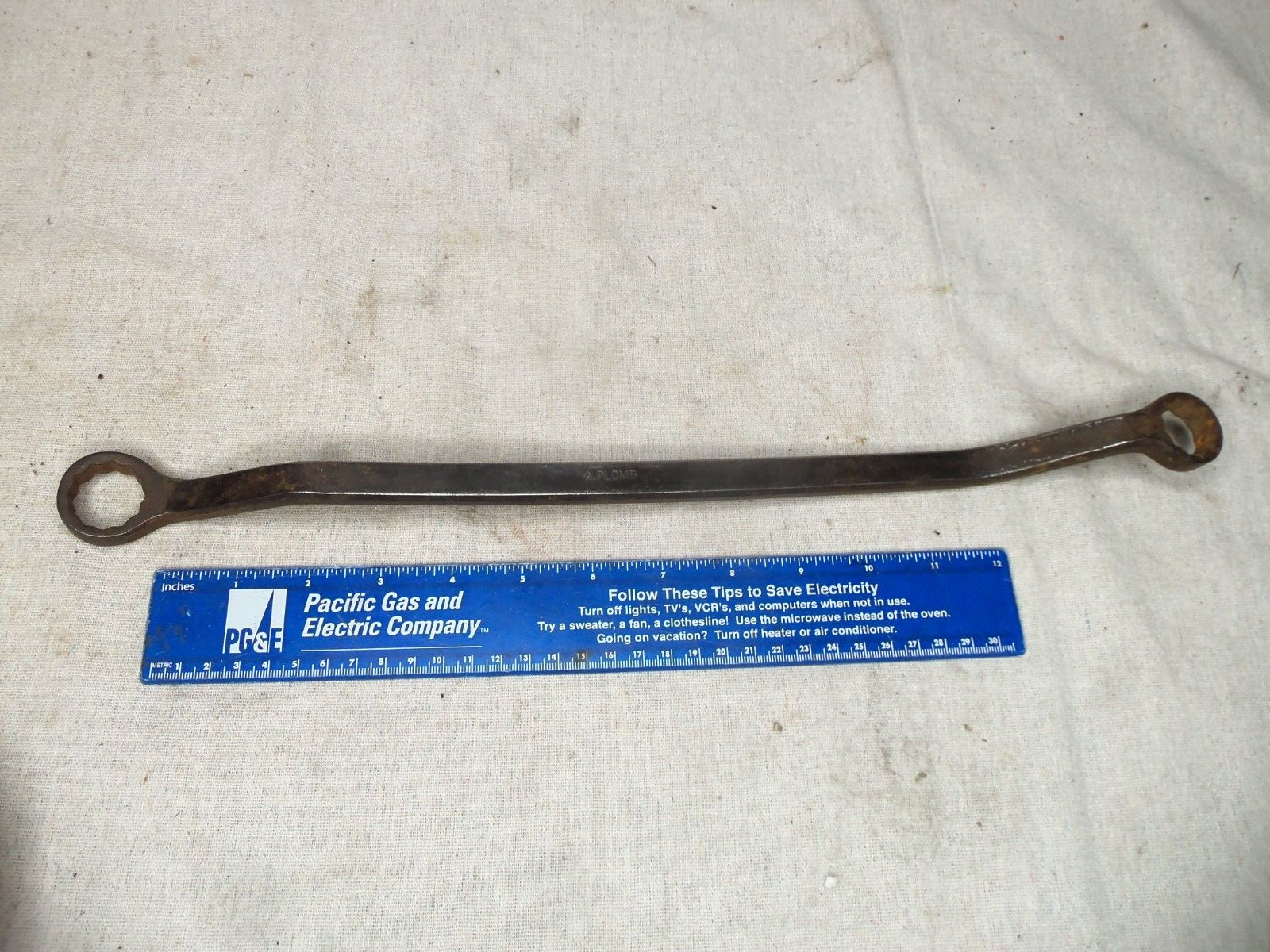 A. Plomb plumb tools early offset double box end wrench Round O
