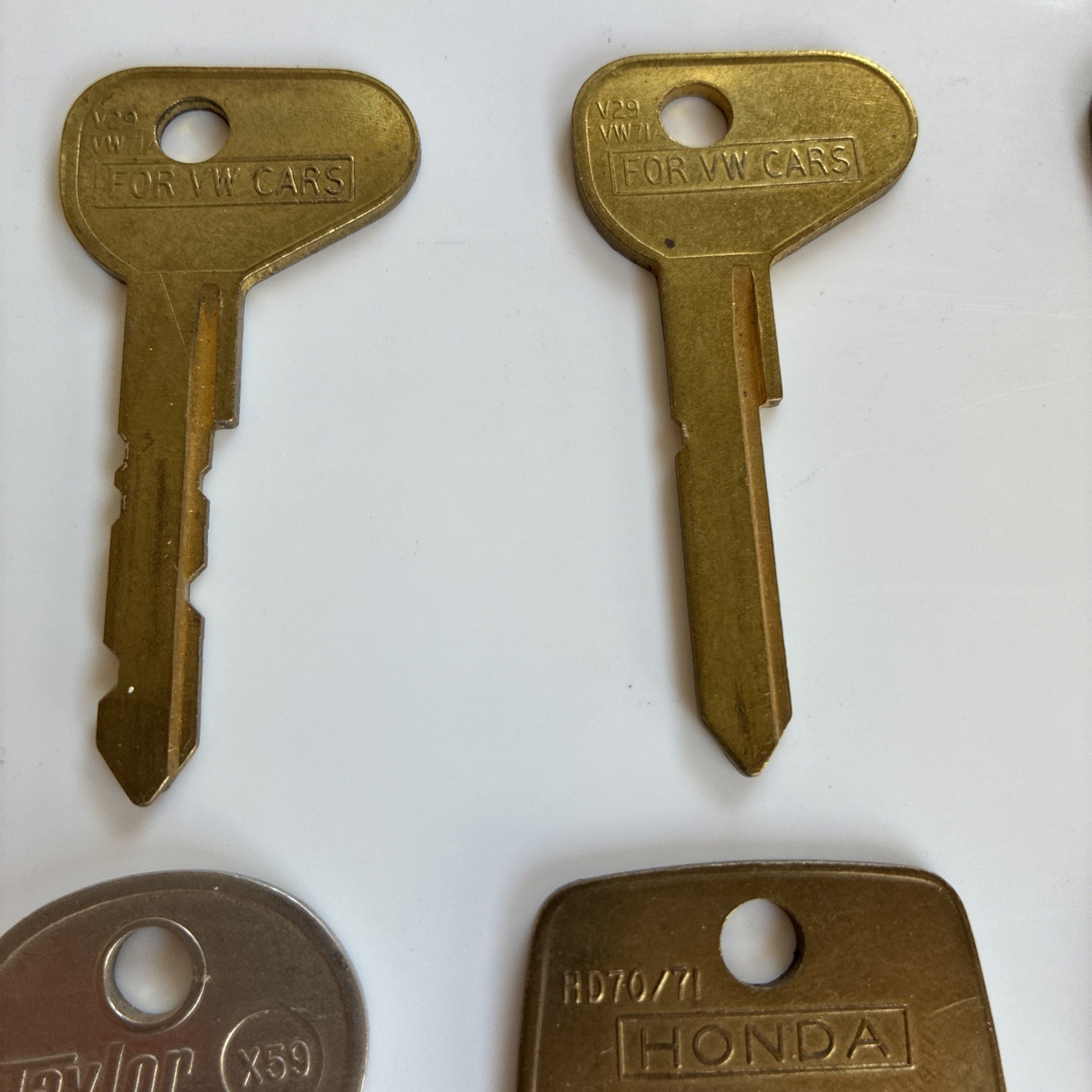 Metal Keys Auto Car Mix Lot of 8 VW HONDA HYUNDAI DATSUN NISSAN Crafts