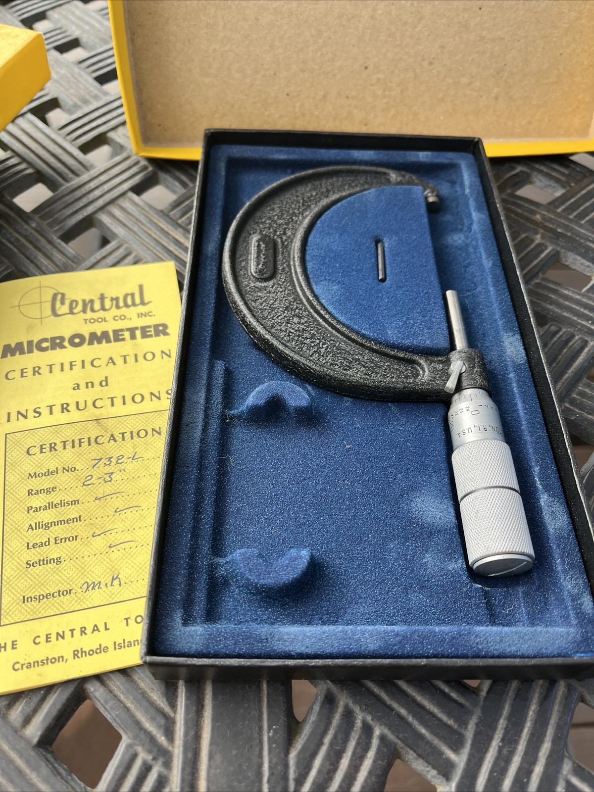 Vintage The Central Tool Company Micrometer # 732L 2” -3″ W/ Box I Beam Frame