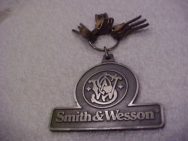 Smith & Wesson Master Lock Key Fob With 10 Keys Super Rare