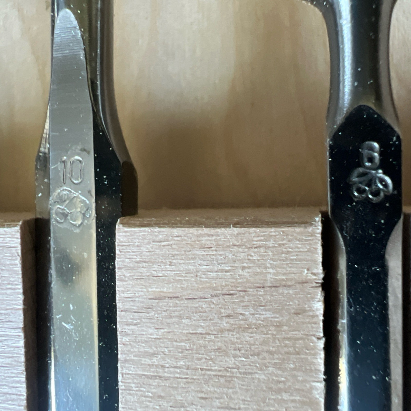 Two Cherries 6 Pc Chisel Set with Wooden Box new