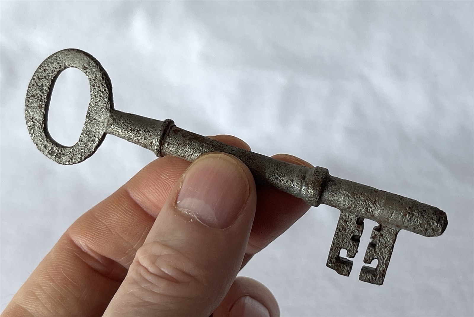 Large ~10cm Antique Metal Skeleton / Collectable / Escape Room Key #piX-185