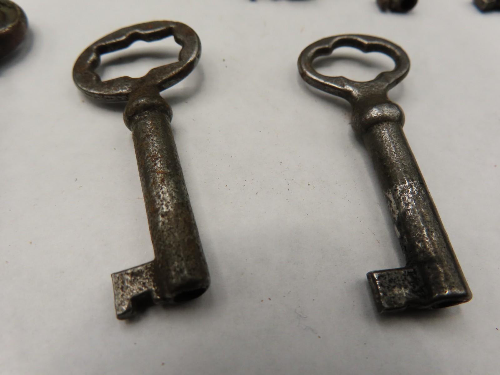 LOT OF 10 ANTIQUE OPEN BARREL CABINET DRAWER KEYS 1-1/2 “- 2-1/2” IN LENGTH