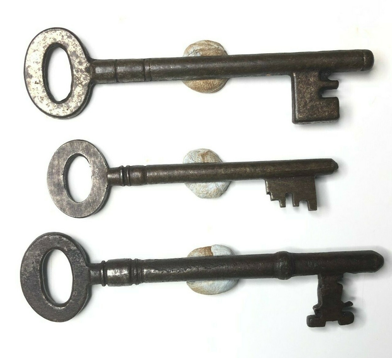 3 Antique Mortice Keys Steel 7-9 cm’s original different designs set 2