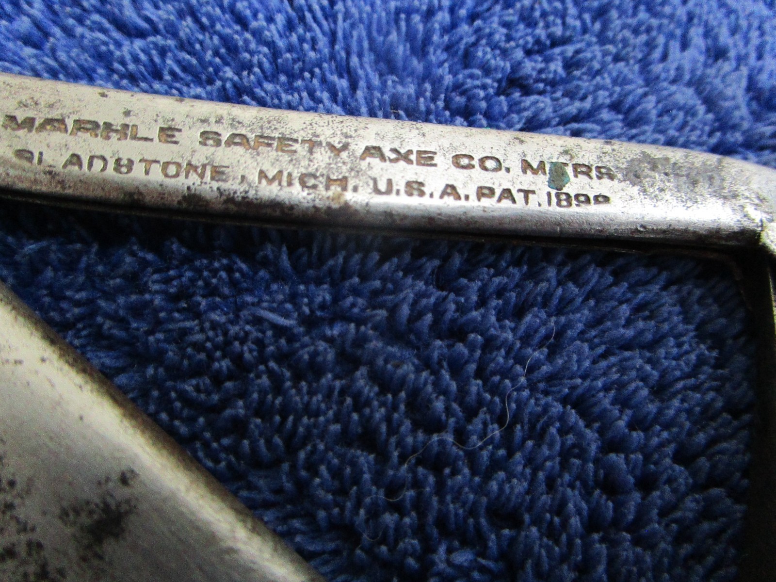 VERY RARE EARLY PATTERN ANTIQUE ORIGINAL US MARBLE SAFETY AXE 1898