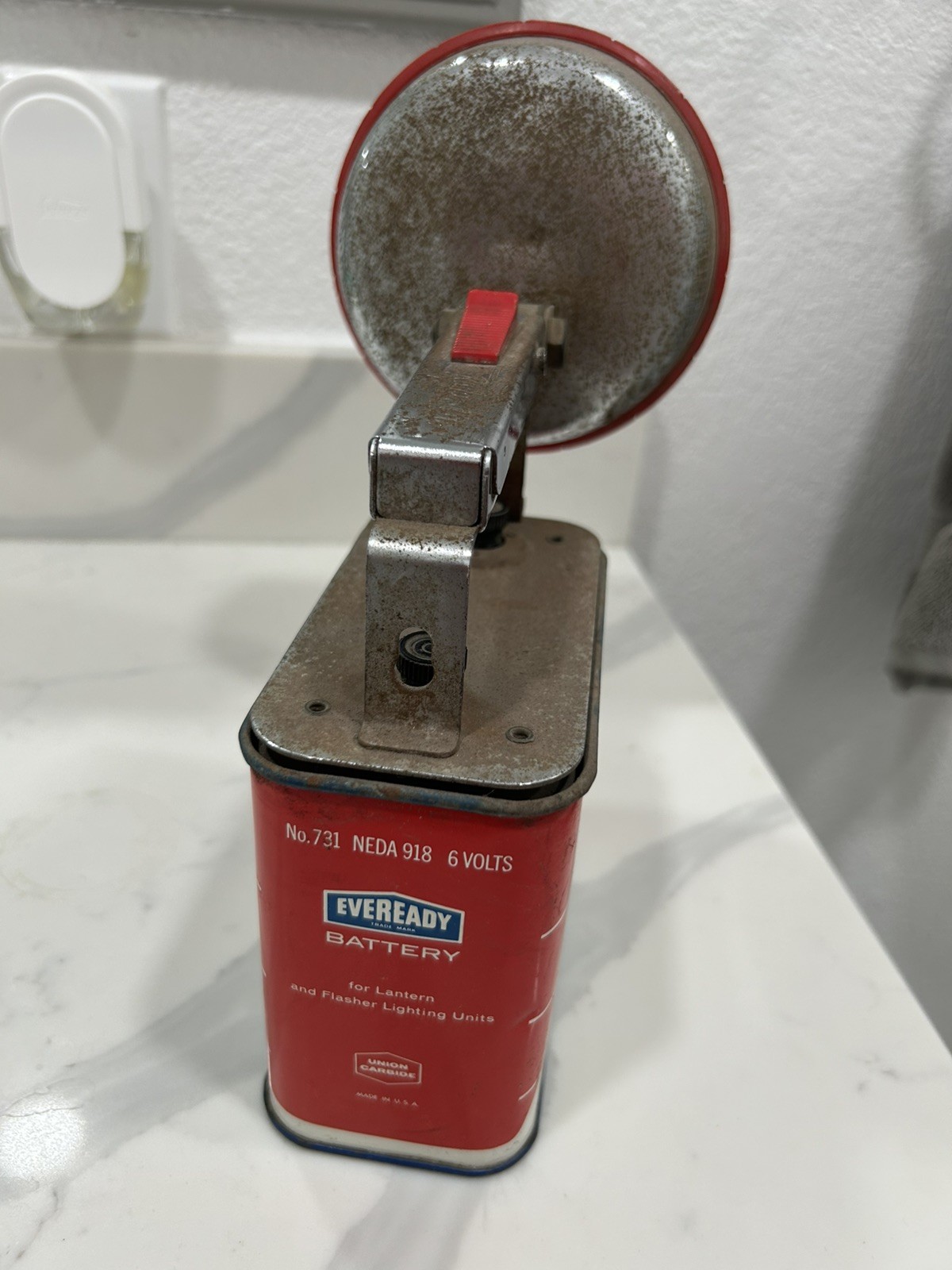 Vintage Eveready Lantern Flashlight 6V Battery Utility Light