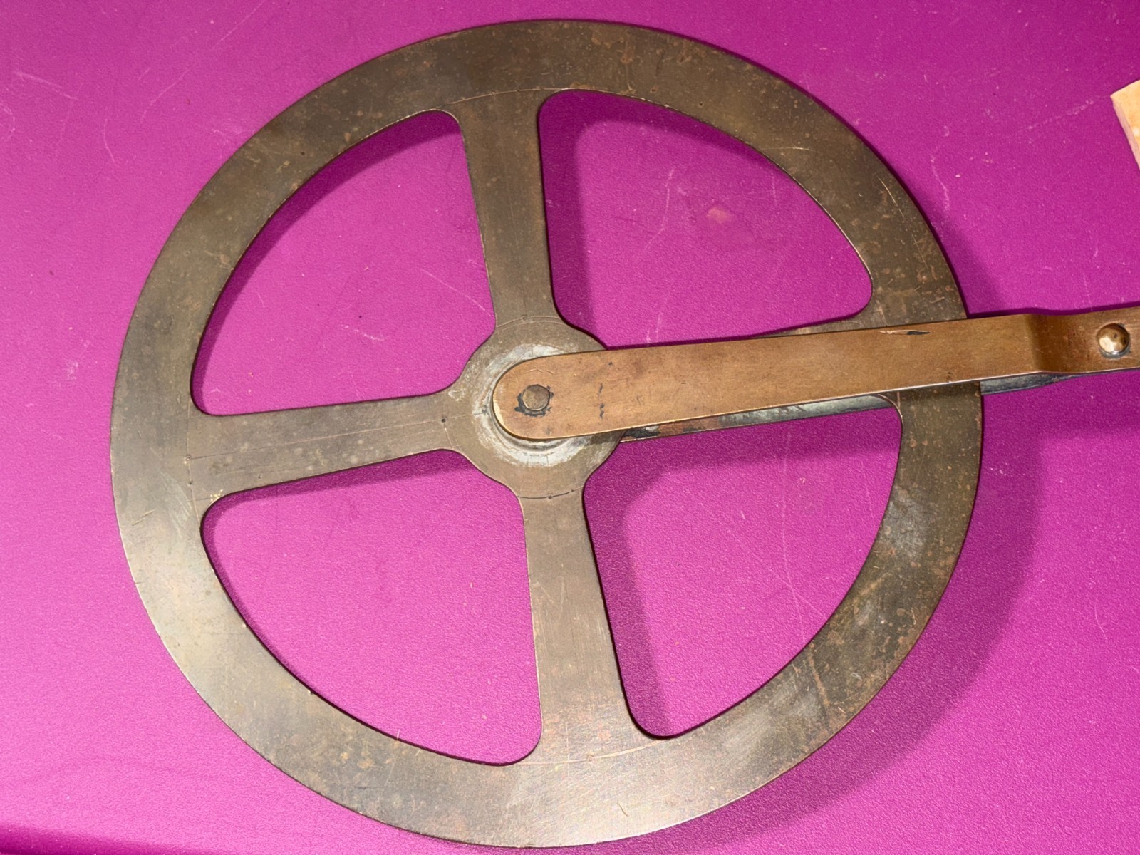 COOPERS / WHEELWRIGHTS TRAVELER – Rosewood Handle BRASS 8″ Diameter WHEEL