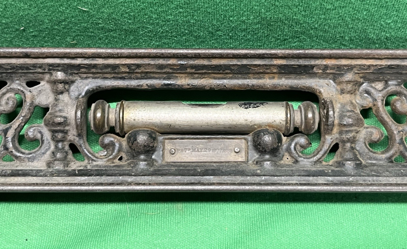 Vintage The Davis Level & Tool Co. 12″ Cast Iron Level 1877-1883 Carpenter