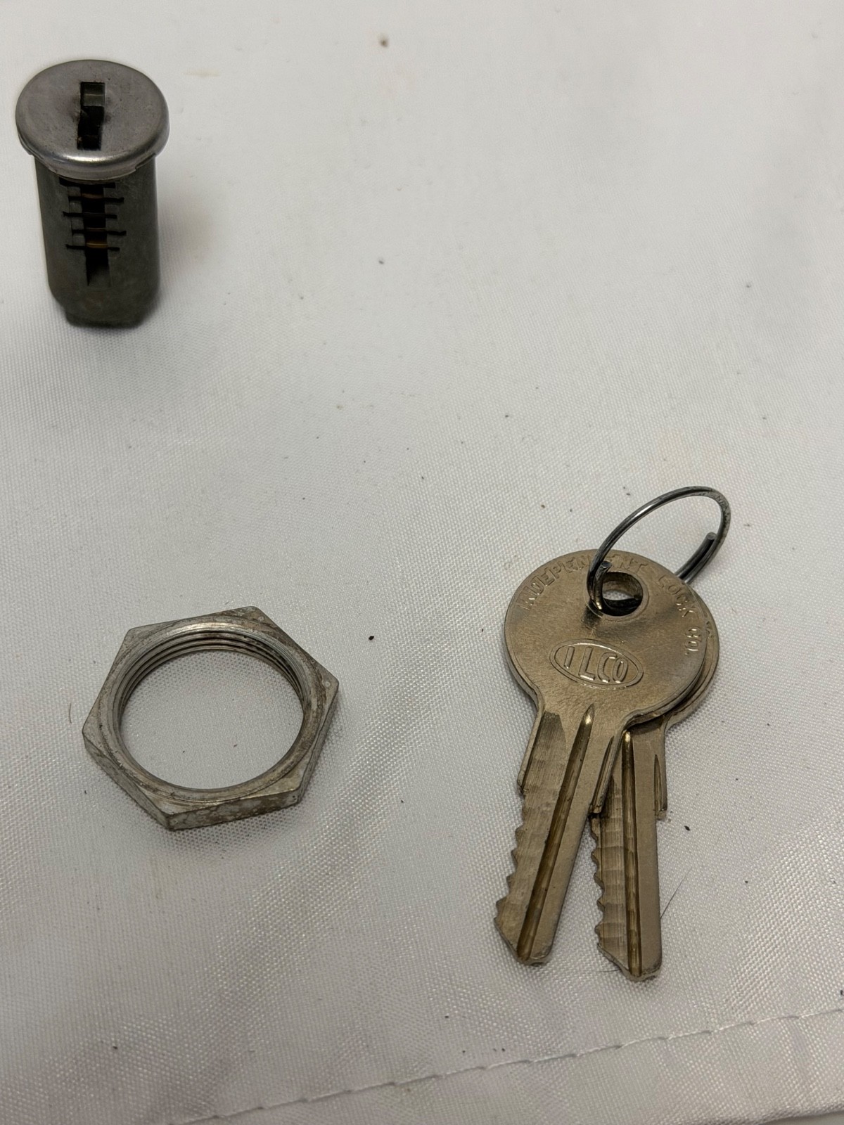 ILCO Cylinder Lock with Key Set of THREE New in Bag
