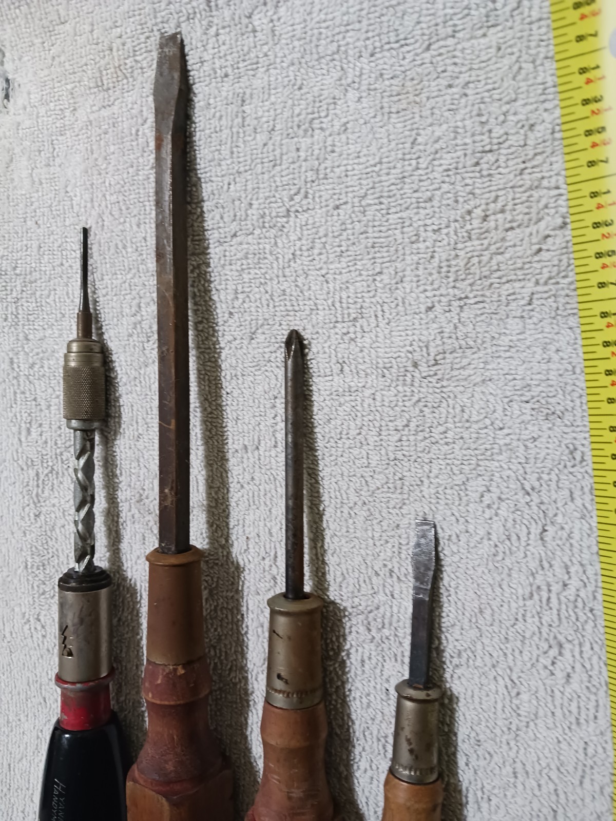 Yankee Handyman Vintage Original Screwdriver Lot with Wood Handles Collectible
