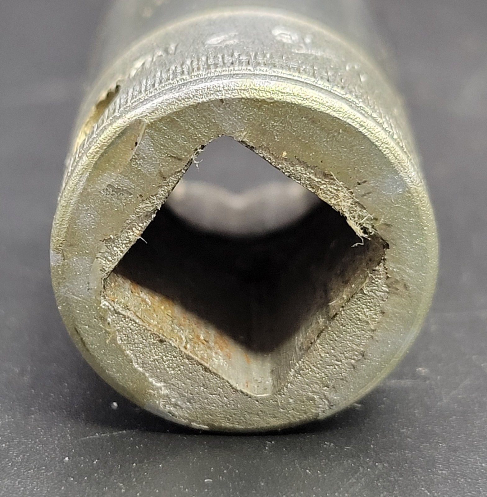 Snap-On 11/16″ 1/2″ Drive 12 point Socket SW220 VTG 1947 Date Code