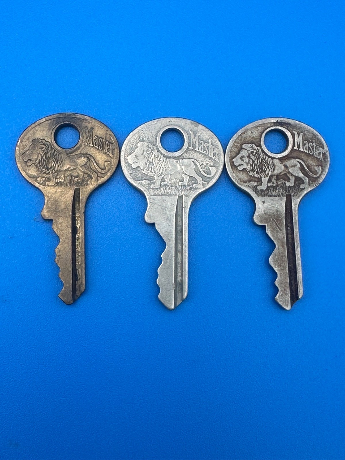 VINTAGE MASTER PADLOCK LION KEY BLANK PRE-CUT BRASS M1 /COLLECTIBLE