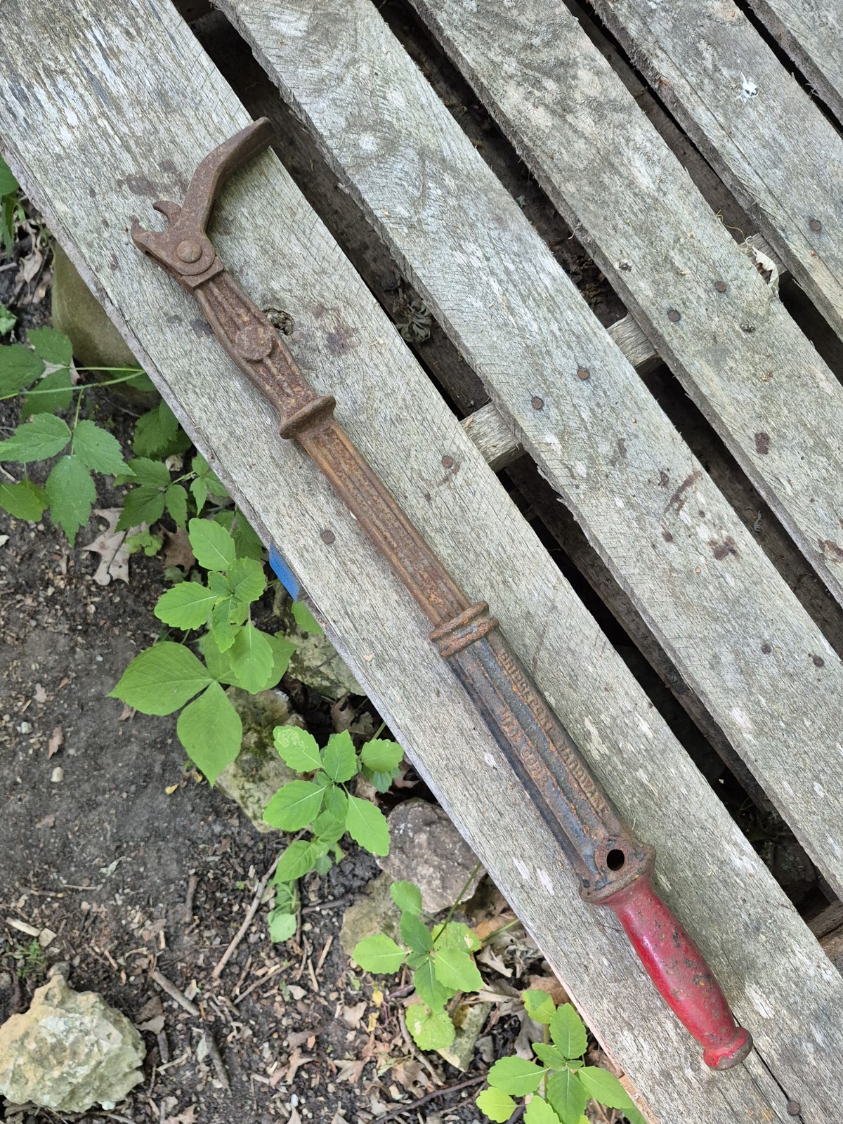 Bridgeport Hardware MFG Corporation No. 20 Vintage nail puller Red Handle