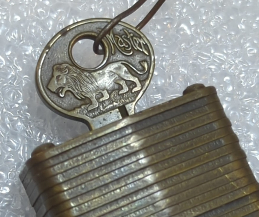 Vintage No.8 Master Lock W/ Lion Key