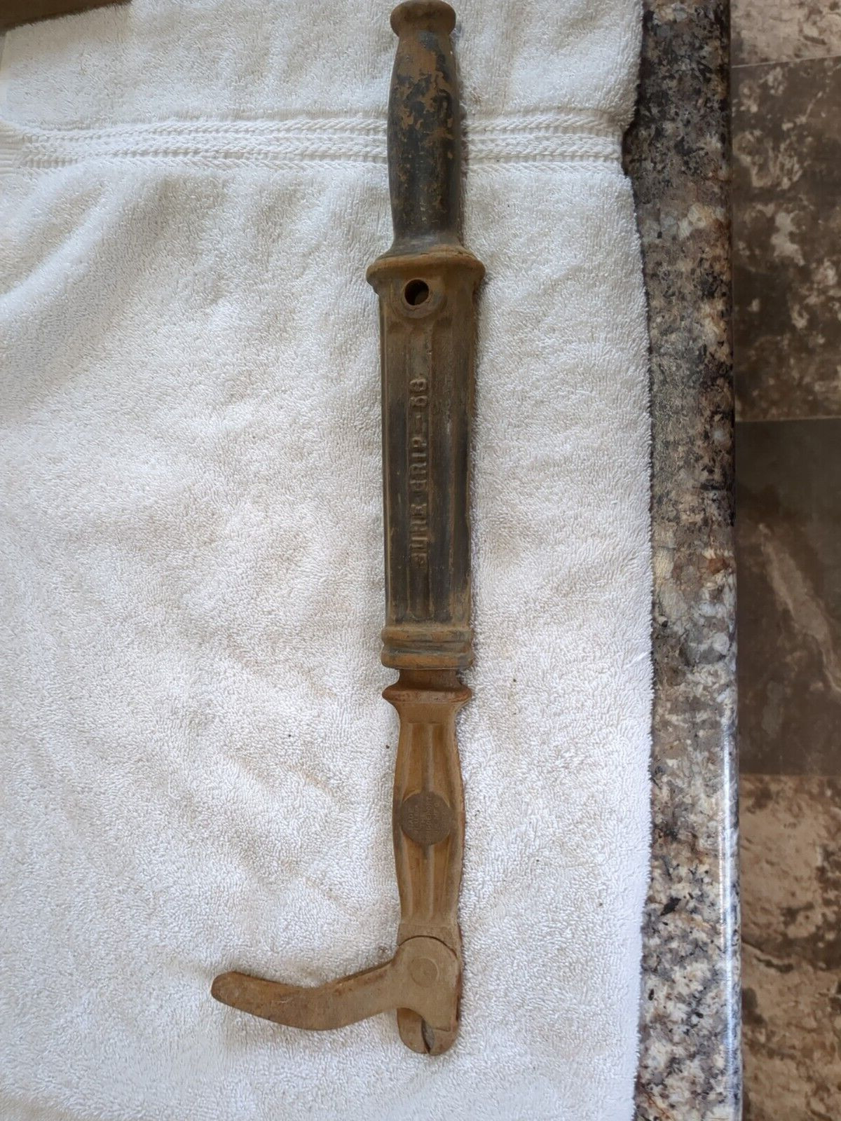 Antique Cast Iron Nail Puller “Bridgeport Hdw Mfg Co USA” “Sure Grip – 56”