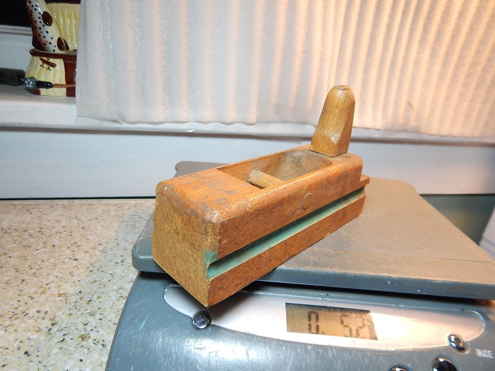 5 1/2″ x 1 11/16″ Unmarked Vintage Wooden Block Plane designed for 1 1/4″Blade