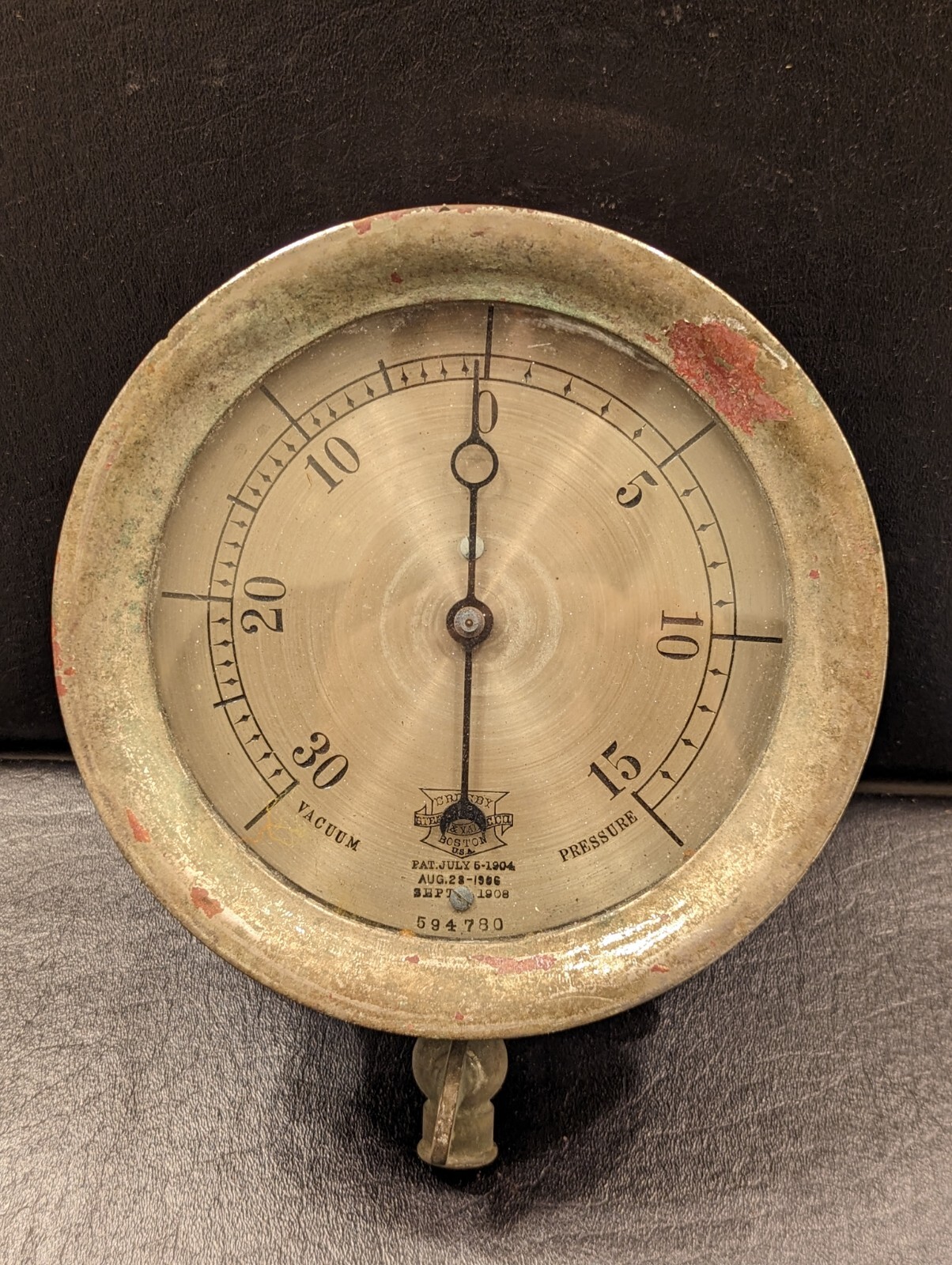 Crosby Steam Gauge & Valve Co. – dual pressure and vacuum gauge – circa 1908