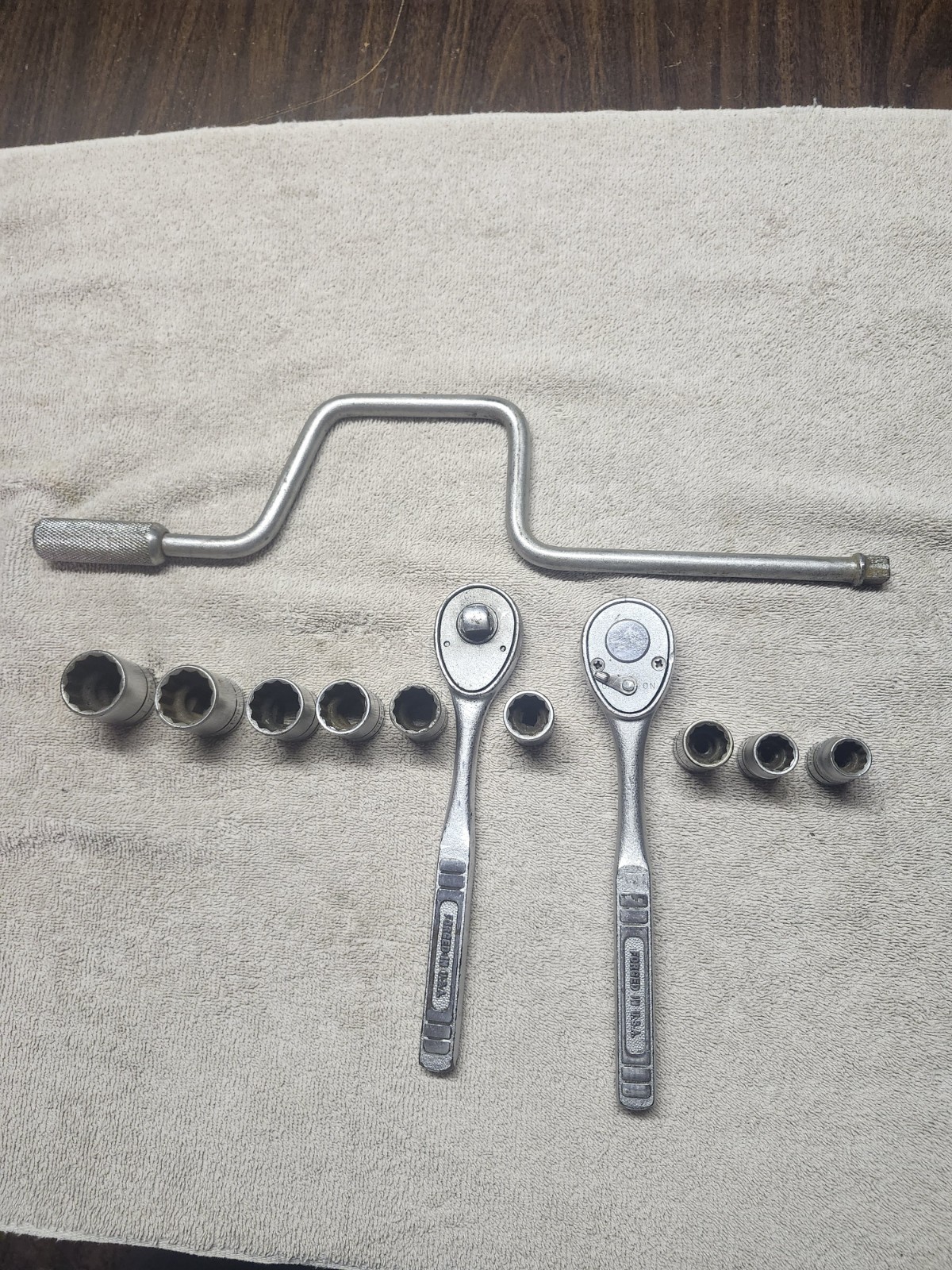 GROUP OF 12 FIRESTONE 1/2″ DR HAND TOOLS. 9 SOCKETS 1 SPEED WRENCH & 2 RATCHETS