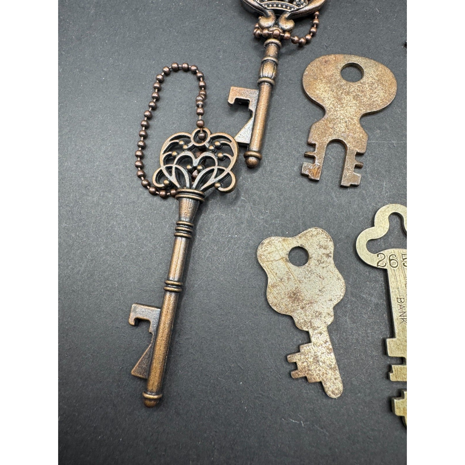 Vintage Old Look Ornate Brass Silver Tone & Gold Tone Skeleton Keys & Lock