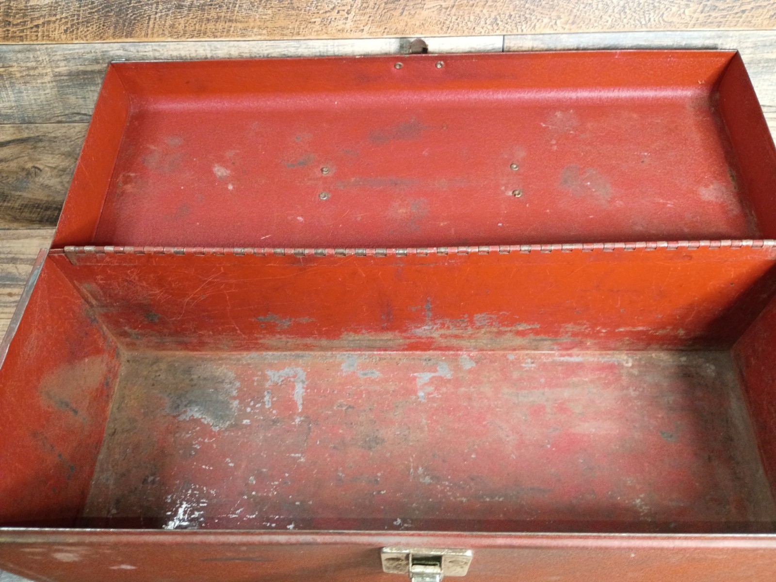 VTG Kennedy Metal Toolbox, Red with Tray, 19x7x7 1/2″