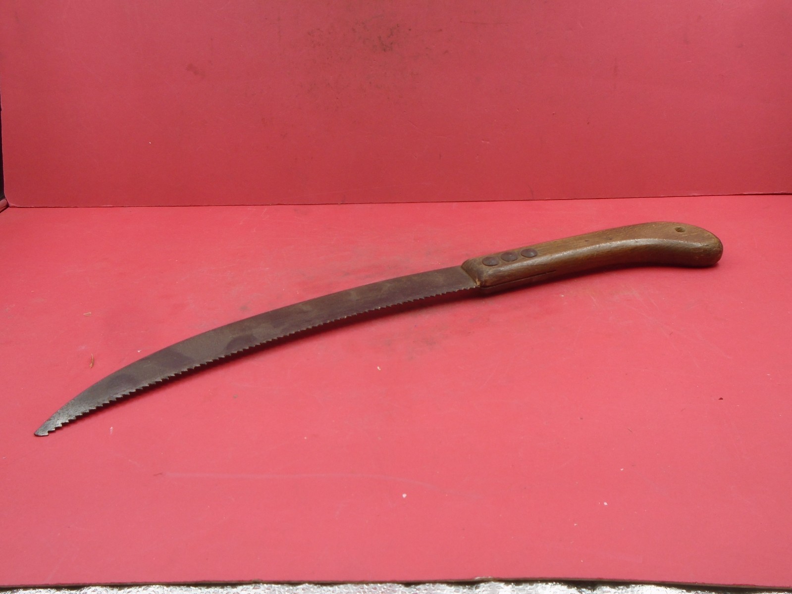 A Vintage Pruning Saw, Wooden Handle. Overall size 21. 1/2″.