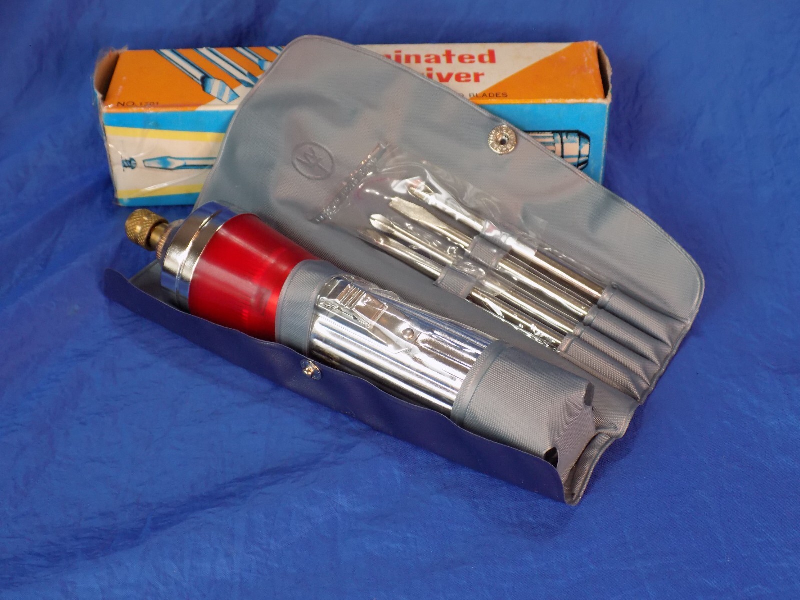 Vintage WT Illuminated Screwdriver w/ 2 Regular & 2 Phillips Blades Hong Kong
