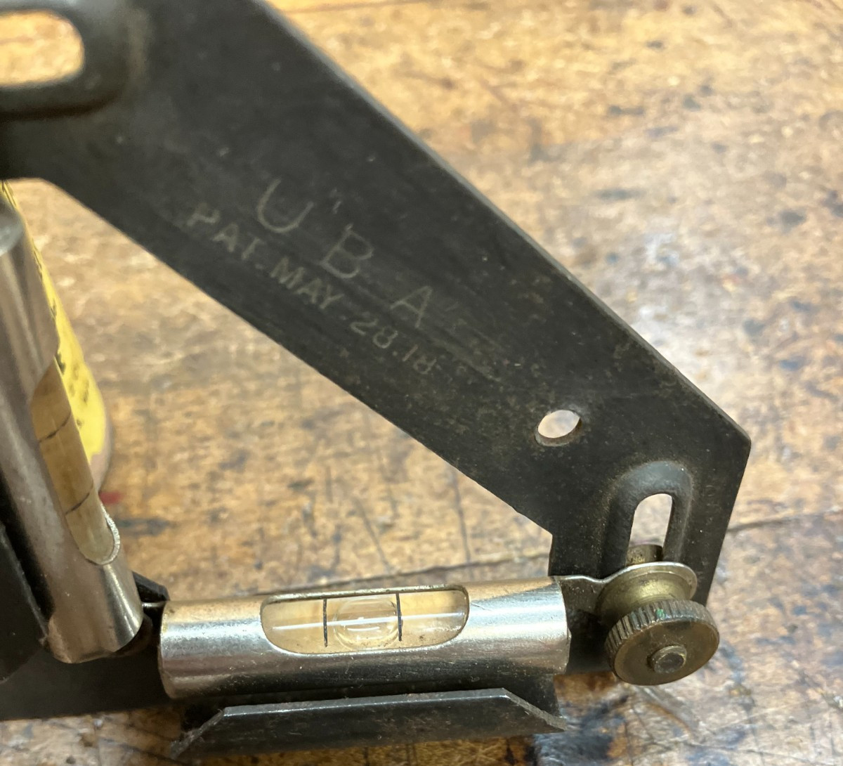 1918 Two Way Adjustable Plumb/ Level Plate UBA