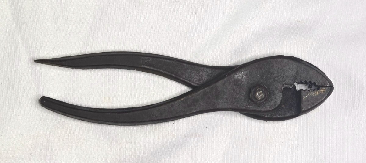 Ford Motor Co Script Trademark 6 1/2 Inch Pliers Moore Drop Forging USA