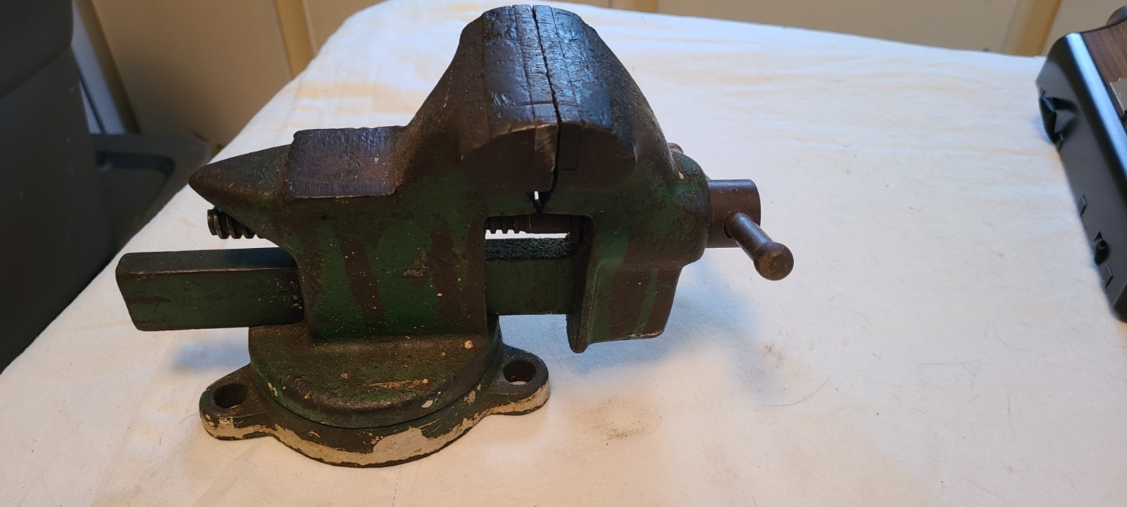 Vintage Dunlap No. 3V7627 Swiveling Anvil Bench Vise With 3 1/4″ Jaws