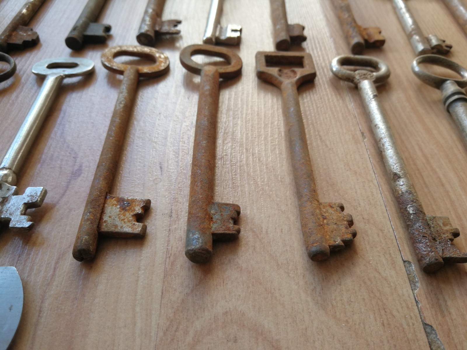 # 435 lot of 100 VINTAGE SKELETON KEYS USSR LOCK DOOR ANTIQUE KEY