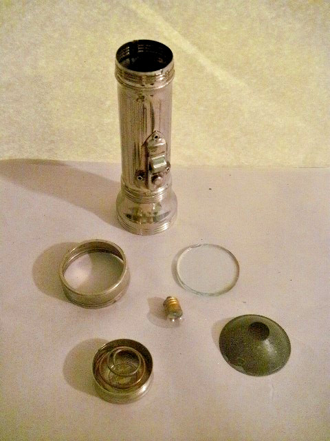 MY DAD’S VINTAGE USALITE FLASHLIGHT 5.25″ WORKS, NO DENTS, GLASS, 3 WAY SWITCH