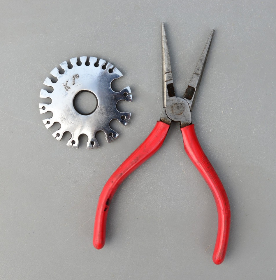 2 Vintage Wynn & Timmins Heart Brand Pliers and Wire Gauge Standard 1-26
