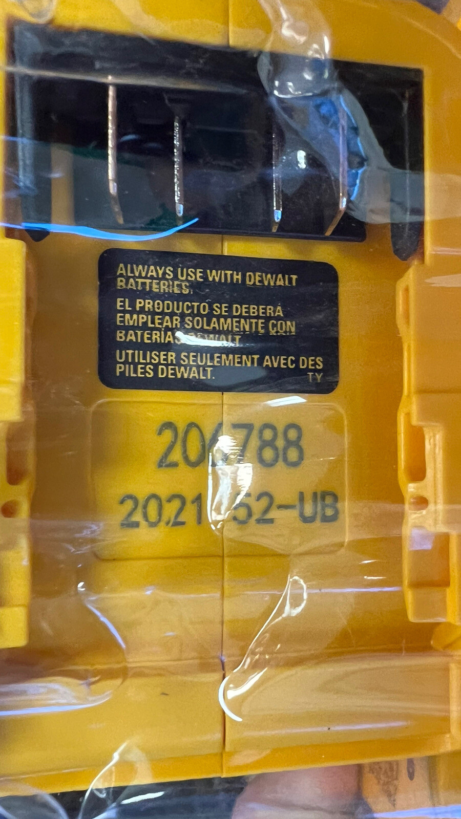 NEW IN PACKAGE Dewalt DCL040 LED 20V Light Pivoting Flashlight Work Light Tool