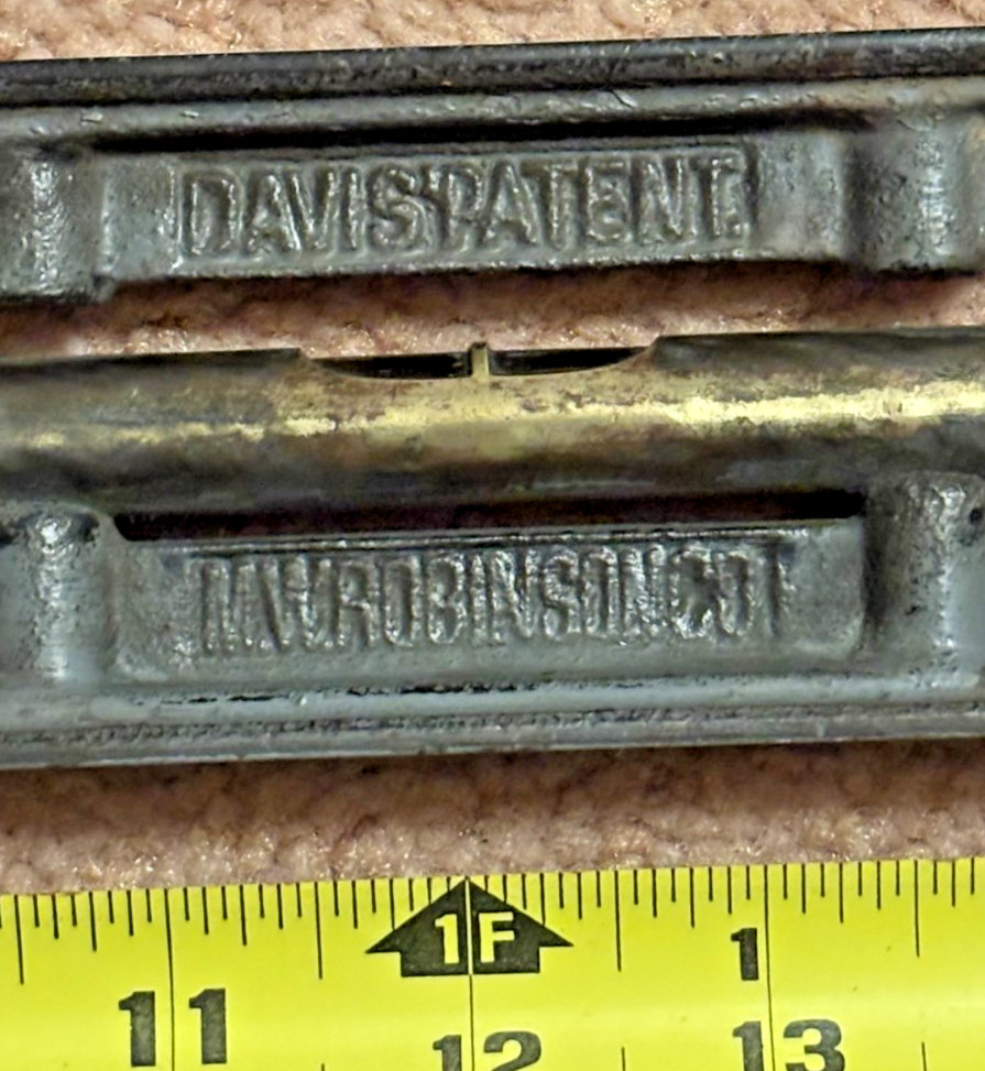 M.W. ROBINSON CO DAVIS PATENT IRON & BRASS 24” MACHINIST LEVEL NO. 9