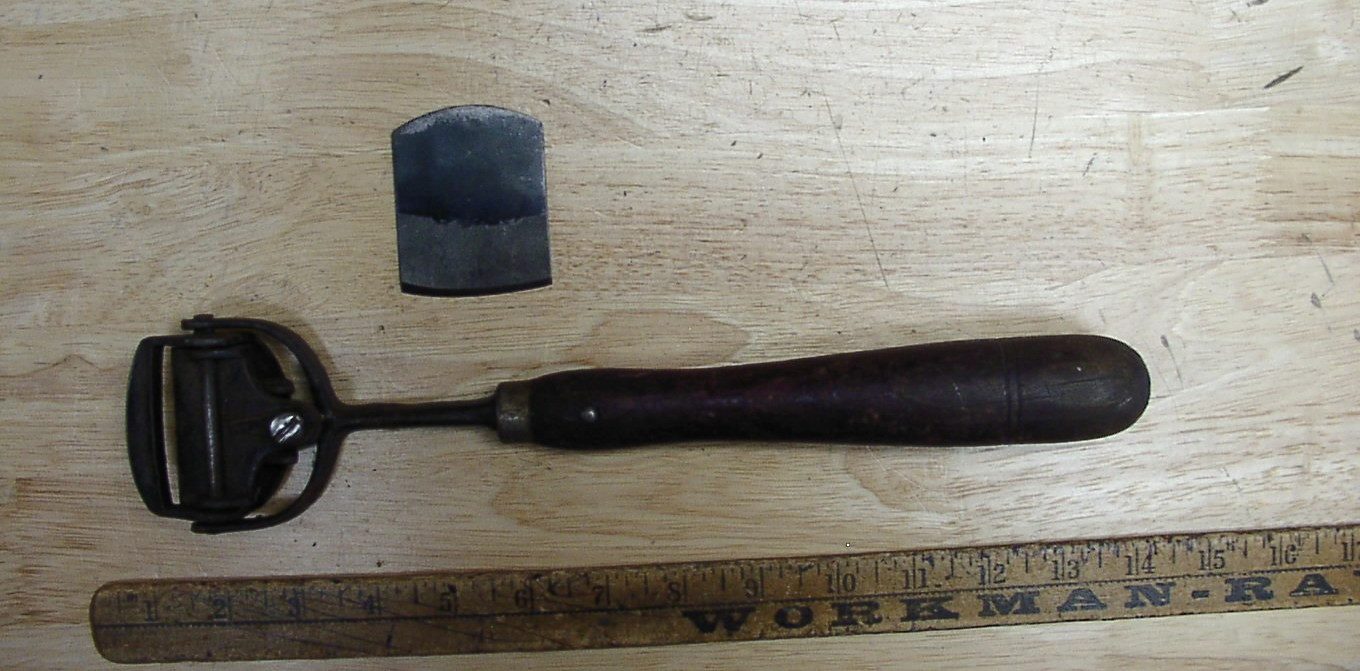 Vntg Wood Handle Scraper,12-3/4″,W/Stanley Made In U.S.A. 2″ X 2-1/2″ Iron,VGC