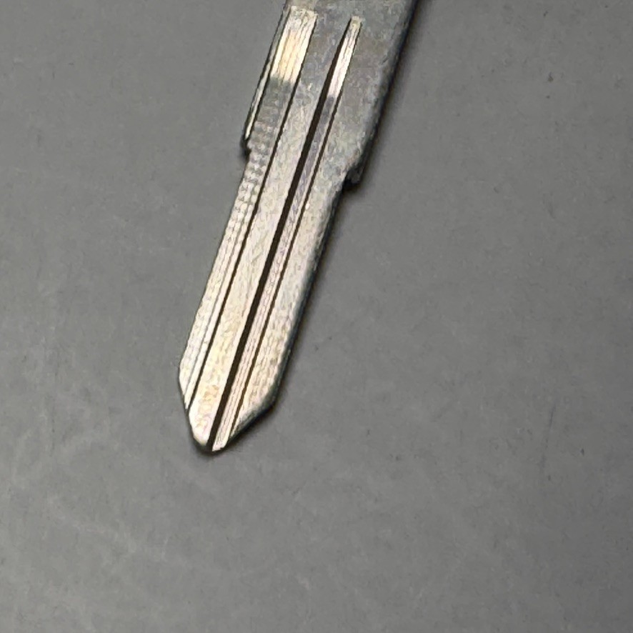 1- Cole National Key Blank DA21R UNCUT Replacement Key Datsun/Nissan Car Truck