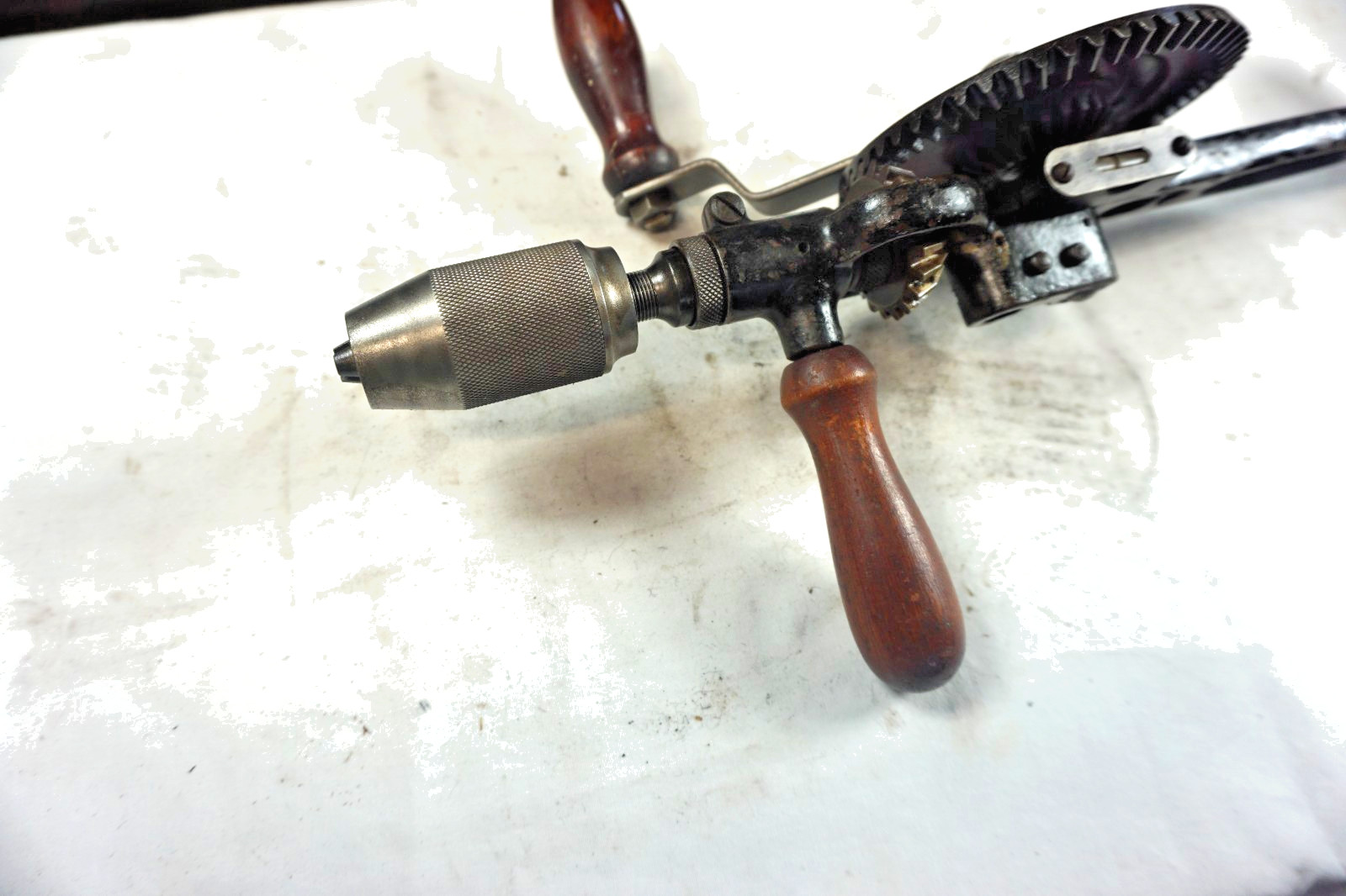 VINTAGE MILLERS FALLS CO. NO. 118 TWO-SPEED BREAST DRILL – W/ ORIGINAL LEVEL