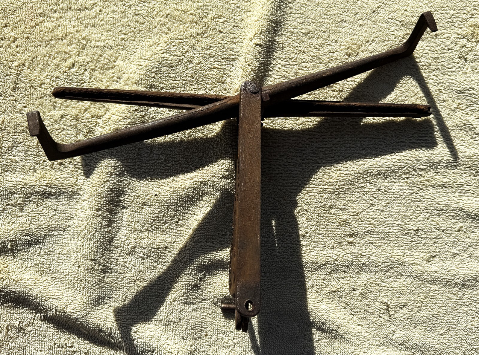 ANTIQUE SAW VISE FOLDING CAST IRON LOSEE WRENCH WORKS 14″ CORRY, PA NICE