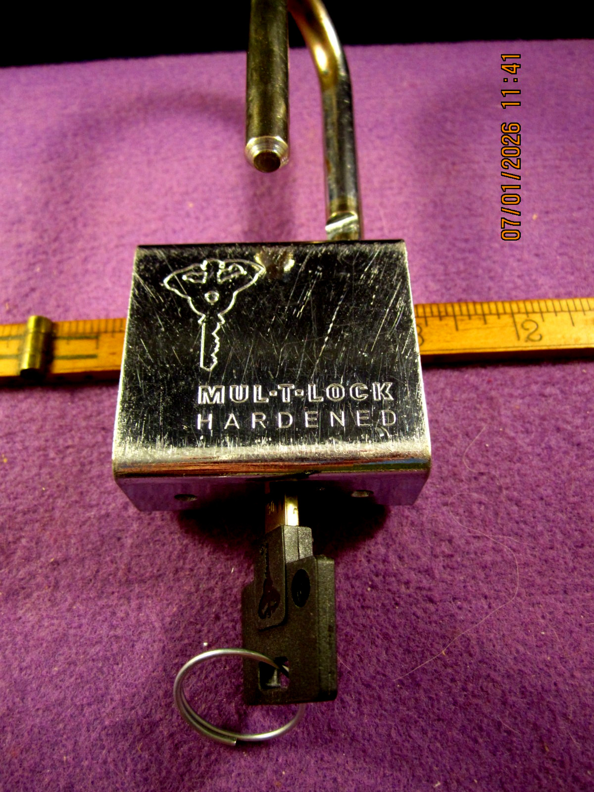 MUL-T . LOCK HARDENED STEEL PAD LOCK WITH 1 KEY 5/16 SHACKEL 2 X 7/8 X 4 IN TAL