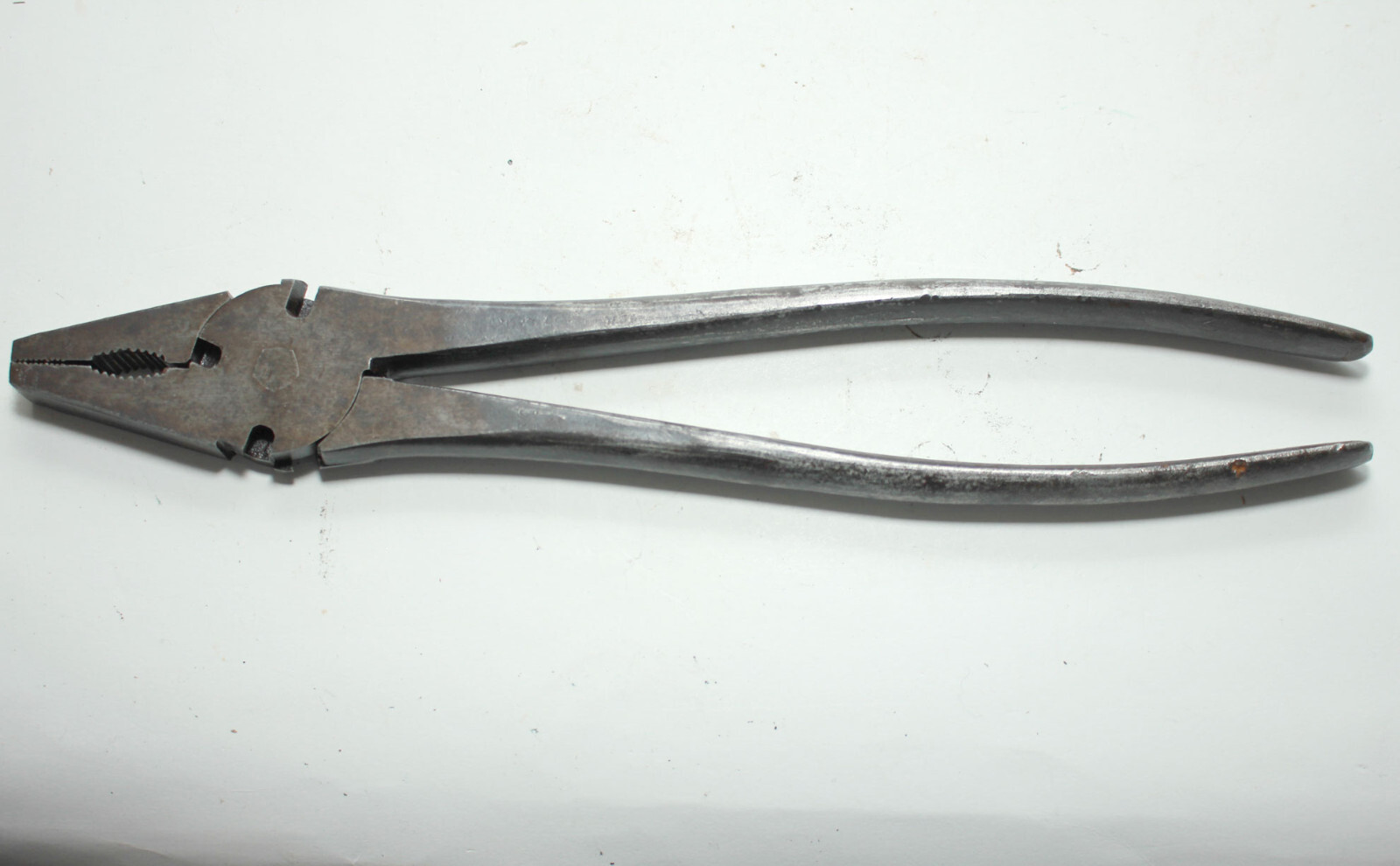 P. S. & W. (PEXTO) No. 90 Button Lineman PLIERS w/ Wire Cutters 10.25″ Made USA