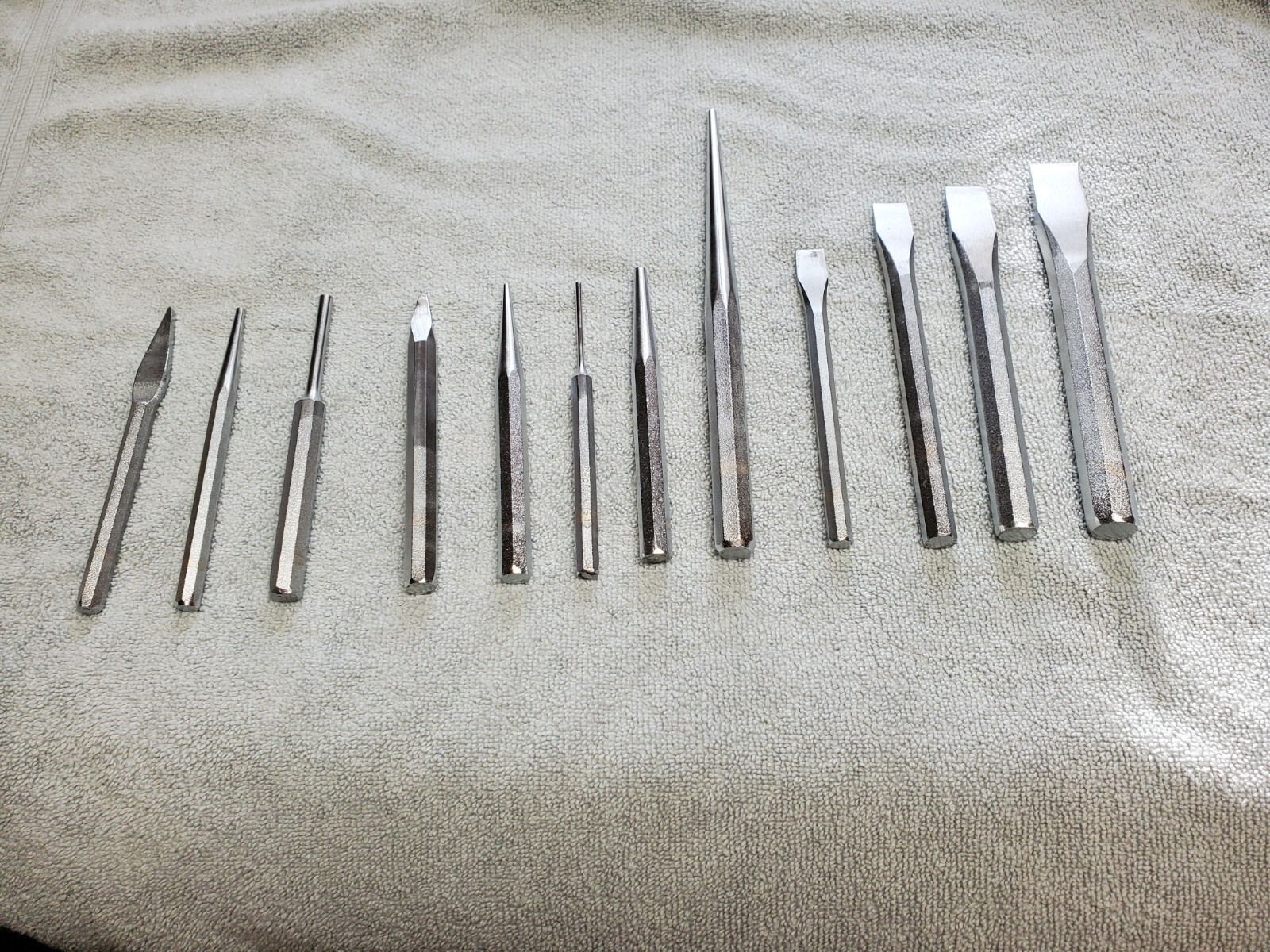 12 Piece Central Forge Highly Industrial Quality Chisel Set – Almost Brand New