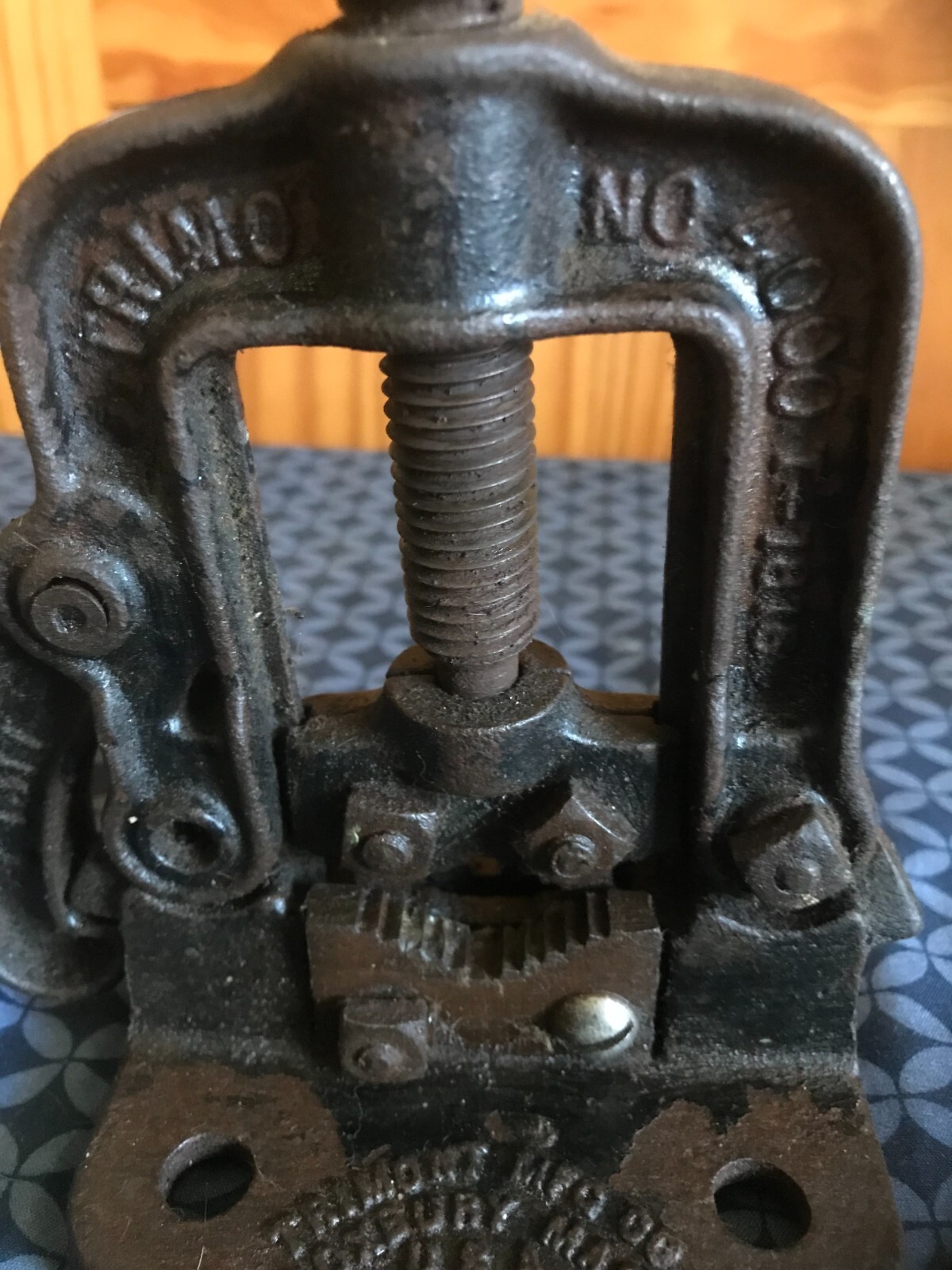 Antique T-1816 Pipe Vise TRIMO No 4000 Bench Mount Tool Pipe Clamp