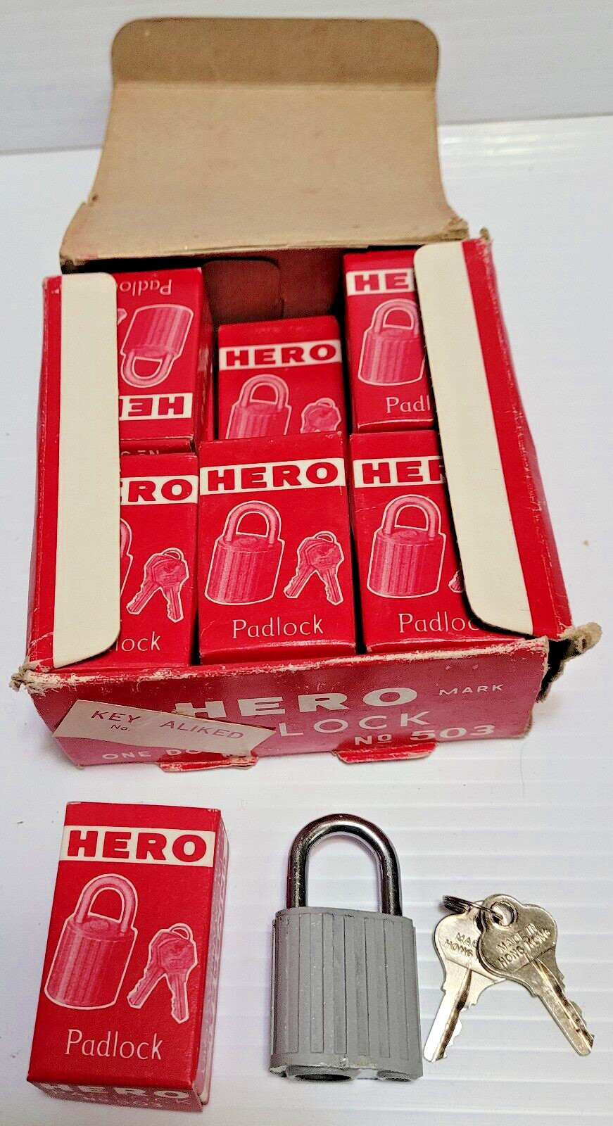 VINTAGE BOX OF 12 UNIVERSAL METAL MANUFACTORY HERO PADLOCKS ***NEW IN BOX***