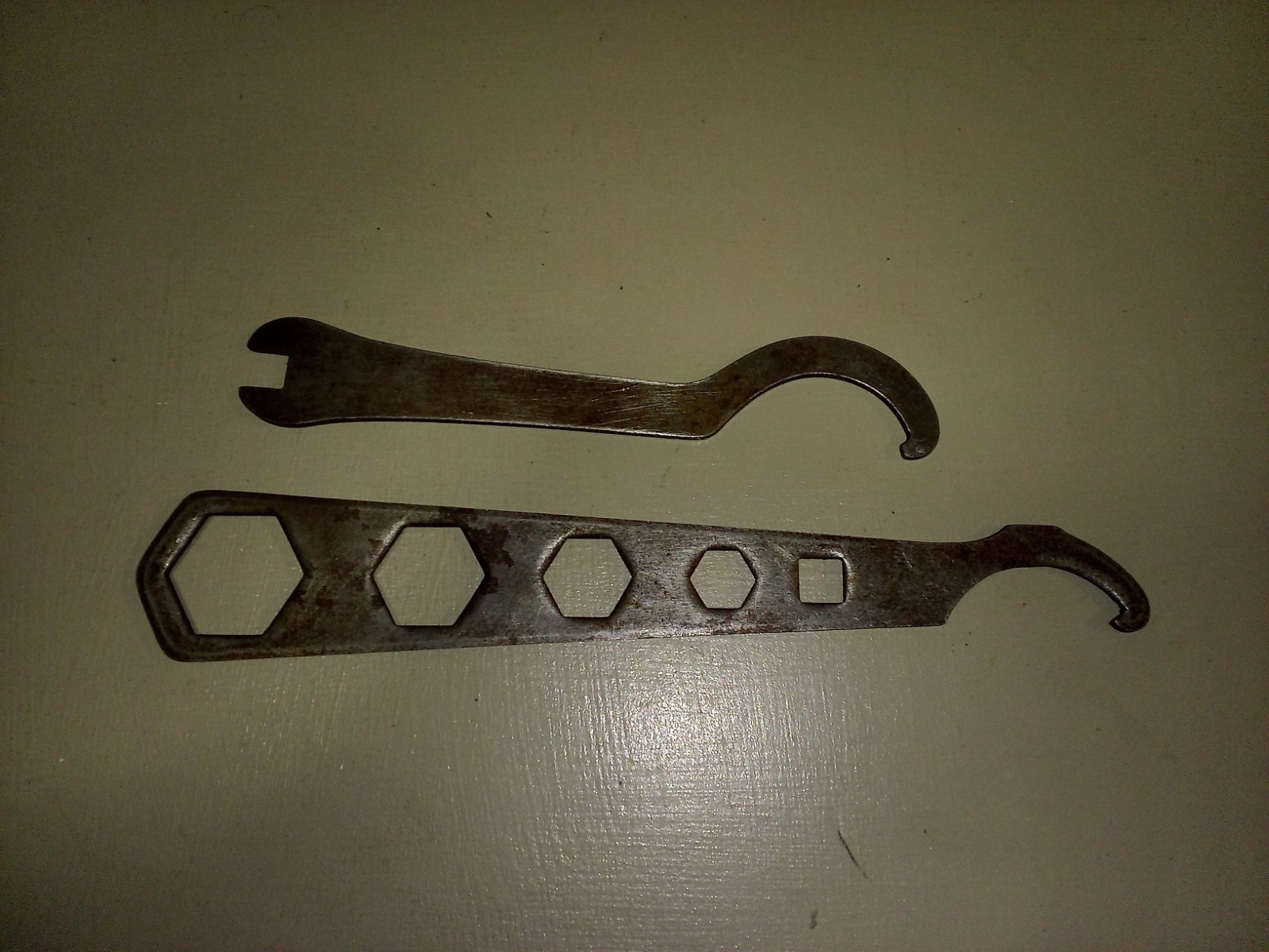 Multi position spanner wrench pair. Bike wrench. Metal, very good condition.