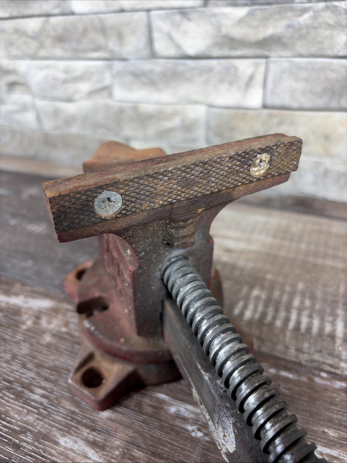 VINTAGE HOME No. 204 SWIVEL ANVIL BENCH VISE 4″ JAW