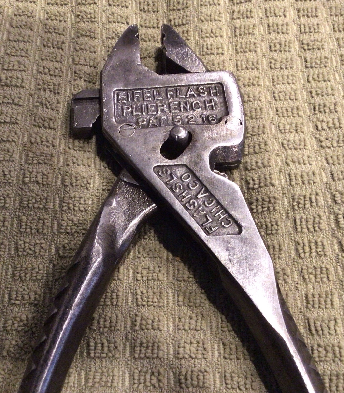 Vintage Eifel-Flash Plierench • 8-1/2” Patent 5/2/16 Chicago USA Great Condition