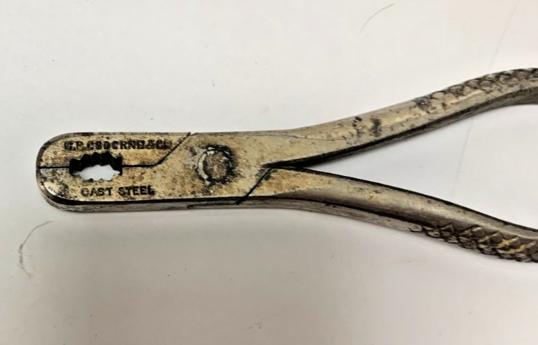 Vintage C.S. Osborne & Co. Cast Steel Gas Burner Plier 5″