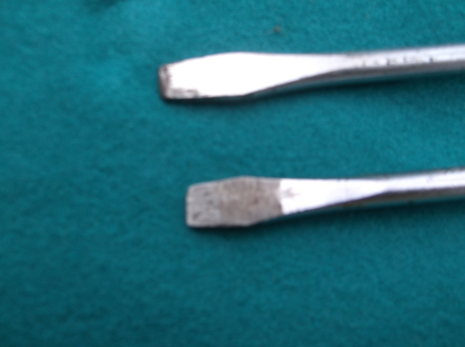 Vintage S-K 70086 & 70084 Green & White Handle Flat Head Screwdrivers USA