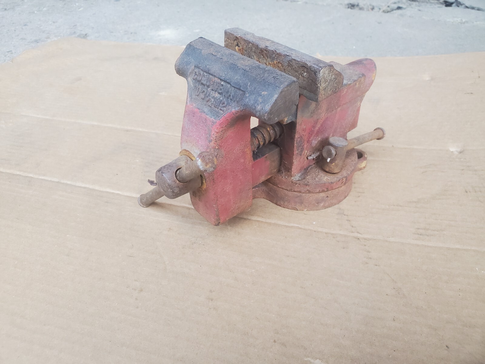 Columbian 03-1/2 M2 Bench Vise 3-5/8″ Swivel Base Anvil Surface Pipe Jaws USA